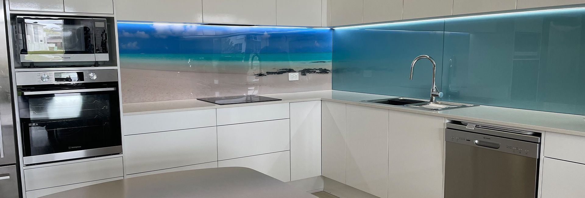 Printed Splashbacks & Painted Splashbacks with GRIPTEK barrier backing - ISPS Innovations Printed Splashbacks & Painted Splashbacks with GRIPTEK barrier backing - ISPS Innovations